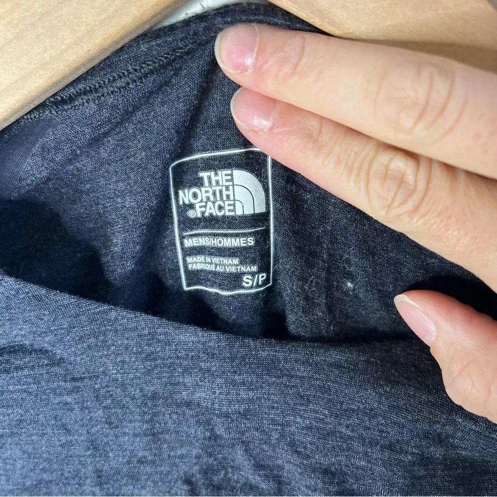 The North Face Men's Charcoal Long Sleeve Wool Baselayer Tee size Small